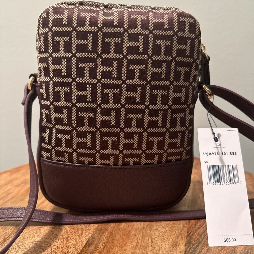Tommy Hilfiger Women's‎ Crossbody Bag With Logo Maroon New